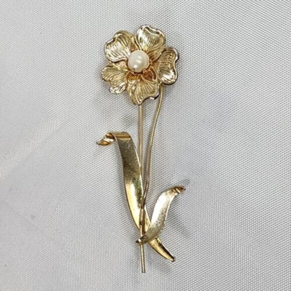 Vintage Mamselle Goldtone Detailed Flower With Pearl‎ Brooch Pin Cottagecore - Picture 1 of 8